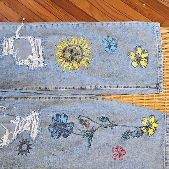 2/$15 Rue21 Sun and Floral  Jeans - Picture 7 of 7